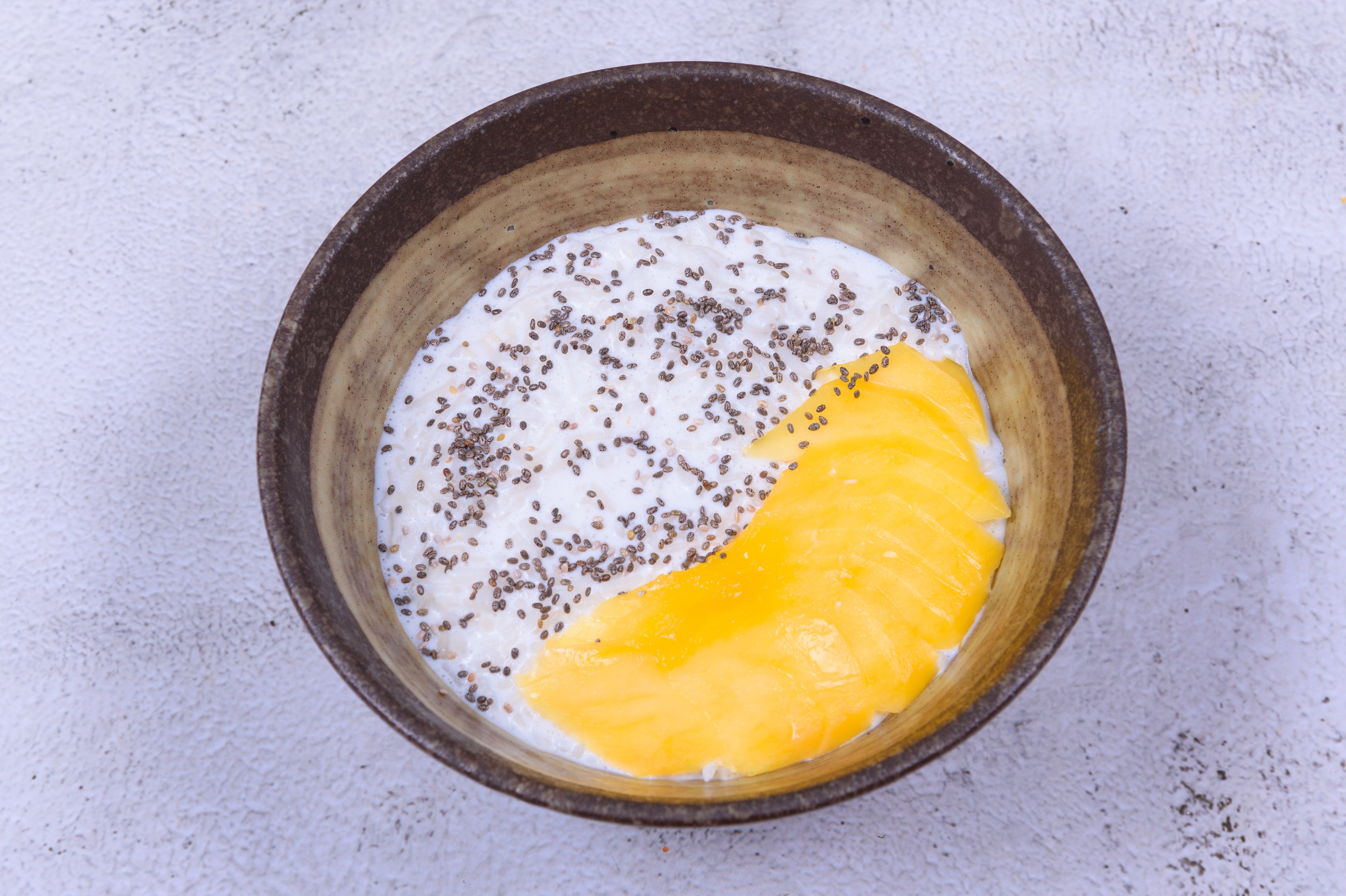 Rice porridge with mango